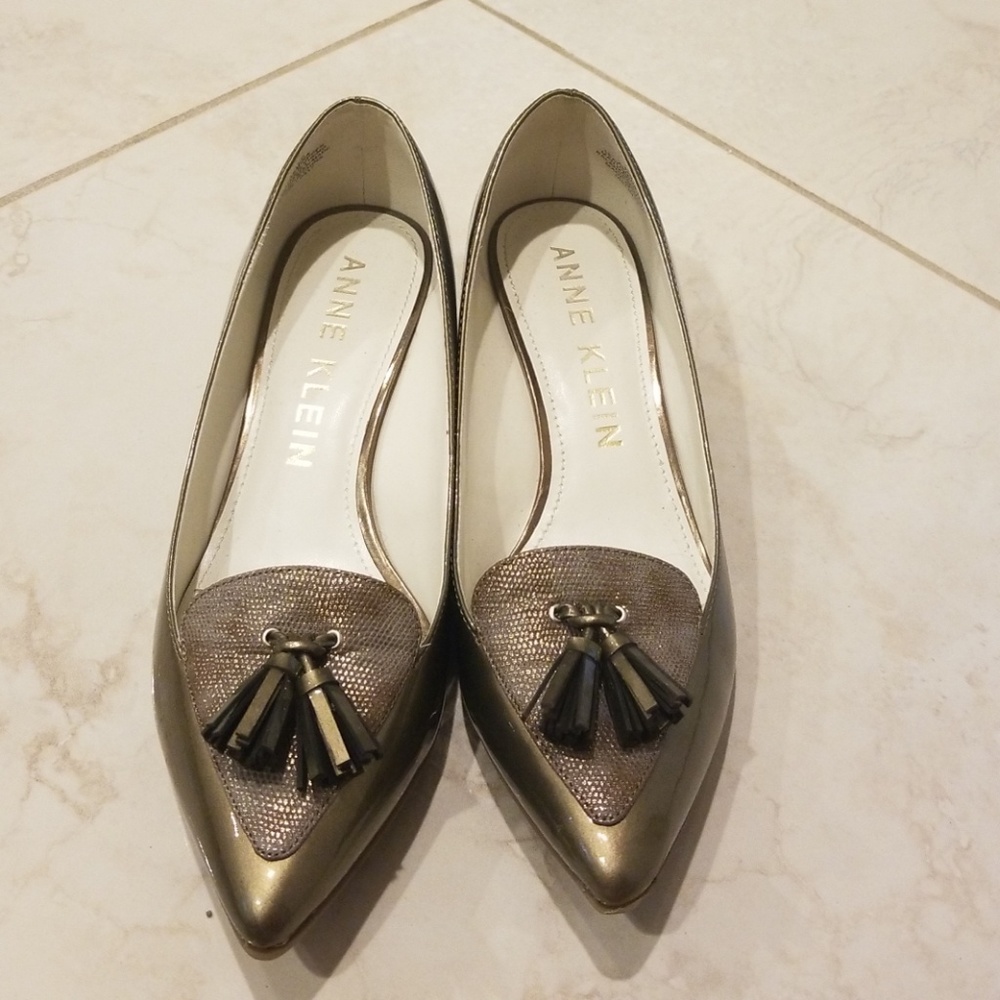 Anne Klein tasseled shoes